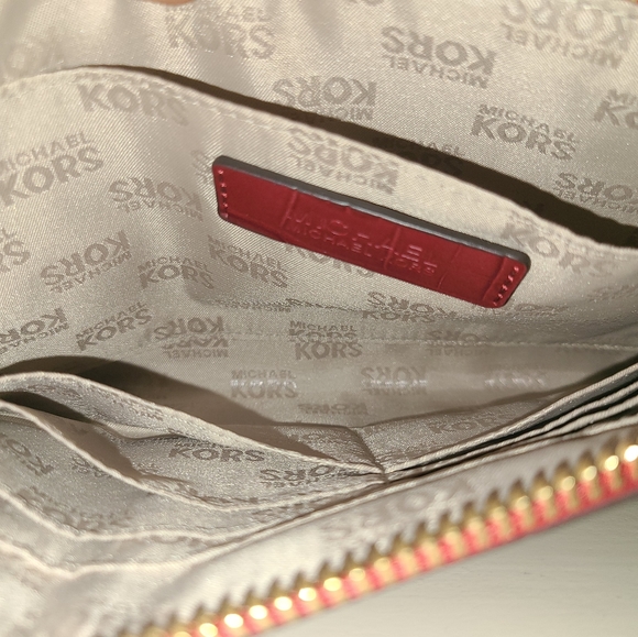 Michael Kors wristlet - Picture 6 of 6